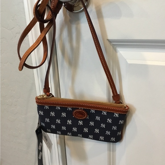 Dooney & Bourke New York Yankees - MLB crossbody purse - Picture 7 of 8